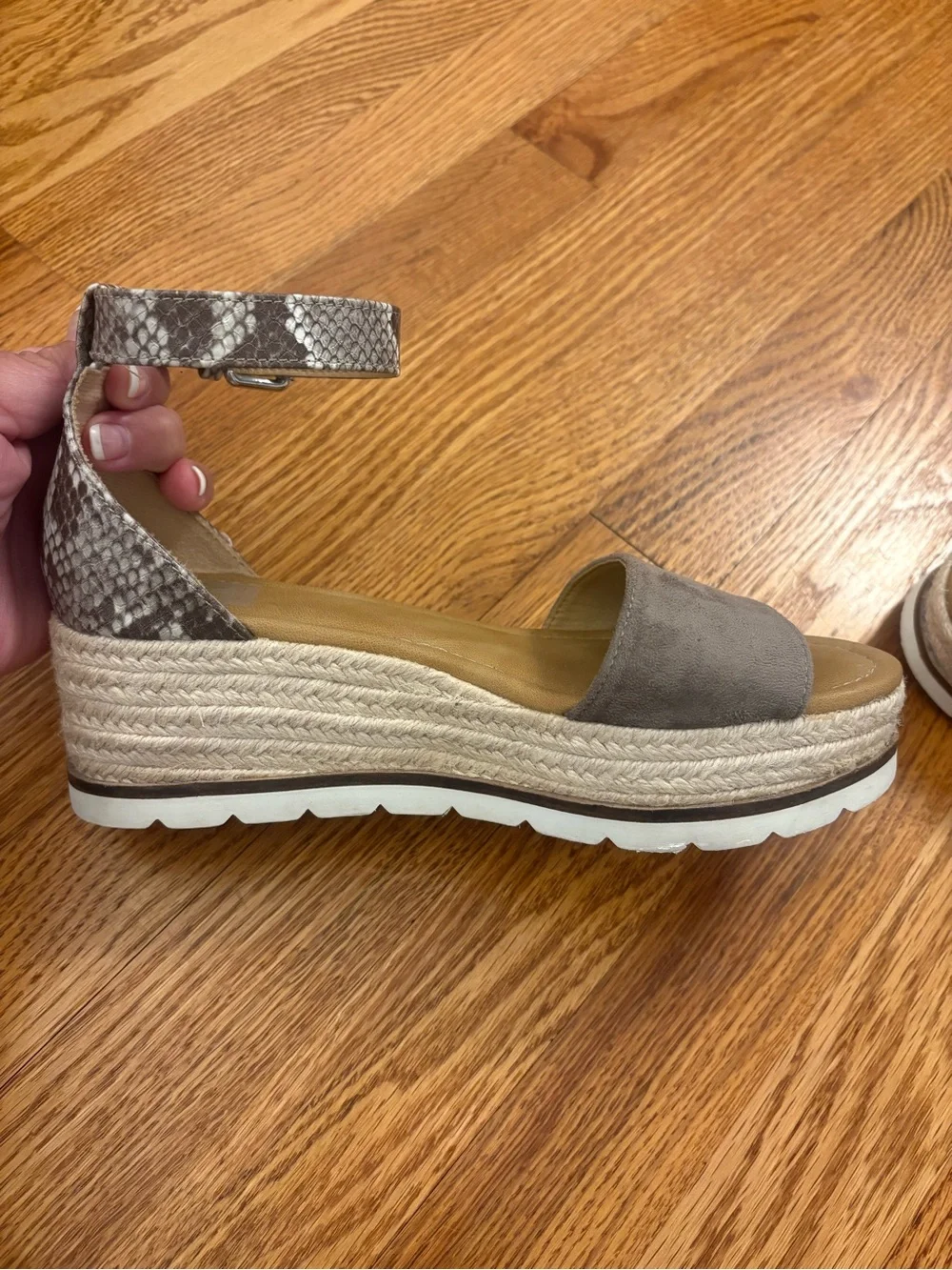 Dolce Vita Wedge Espadrille Sandal 6.5 Gray Suede Snake Print Ankle Strap